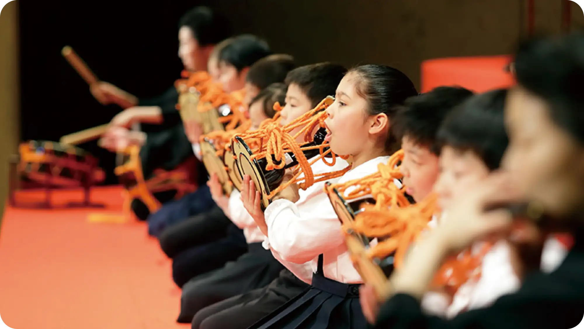 小鼓を練習している様子