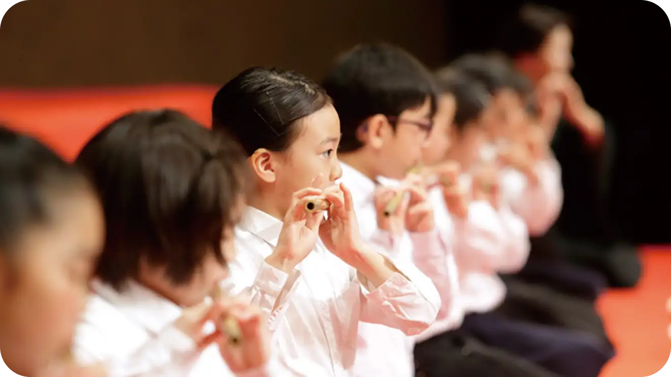 笛を練習している様子