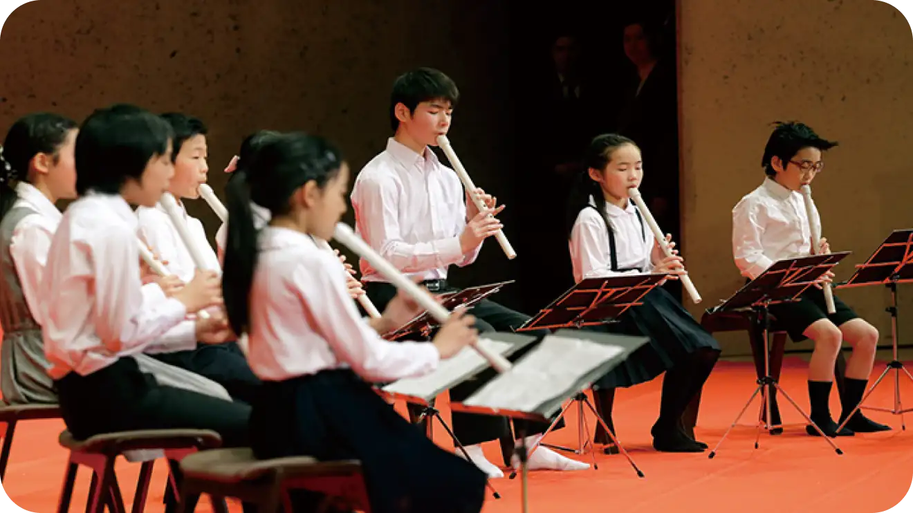 笛を練習している様子